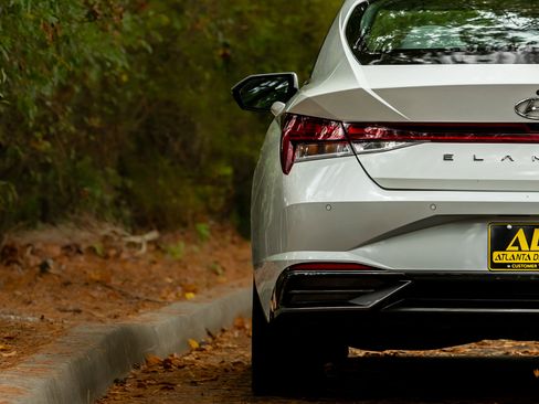 Used 2021 Hyundai Elantra Limited image 39