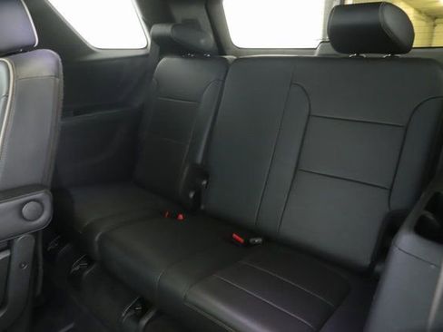 Used 2023 Chevrolet Traverse Premier image 31