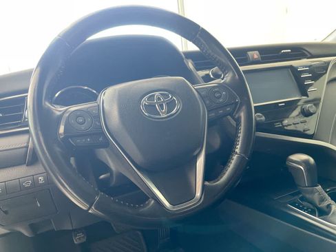 Used 2020 Toyota Camry SE FWD image 14