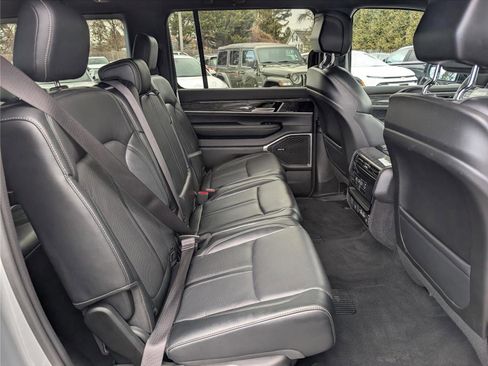 Used 2022 Jeep Wagoneer Series II image 11