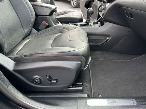 Used 2020 Jeep Cherokee Limited AWD/4WD image 48