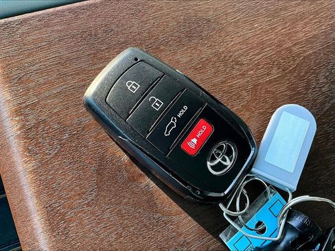 Used 2023 Toyota Sequoia Capstone image 12