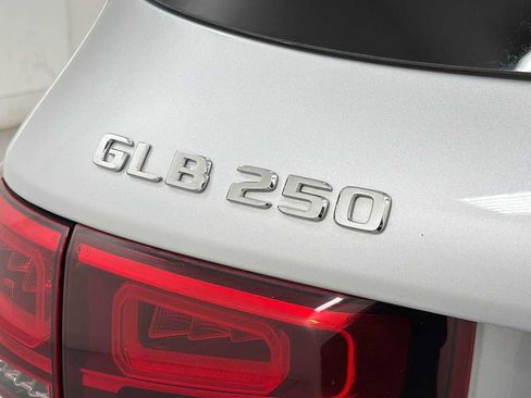 Used 2022 Mercedes-Benz GLB 250 4MATIC image 28