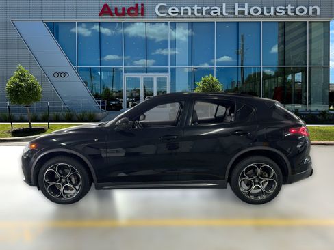 Used 2024 Alfa Romeo Stelvio Ti image 2