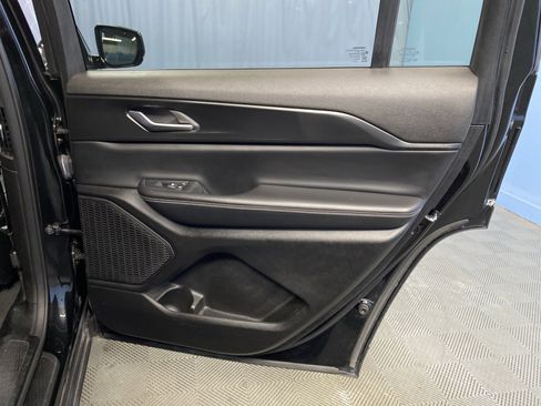 Used 2023 Jeep Grand Cherokee L Laredo image 39