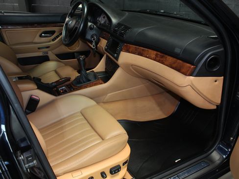 Used 2002 BMW M5 RWD image 55