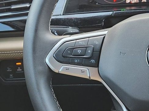 Used 2024 Volkswagen Atlas Cross Sport SE image 28