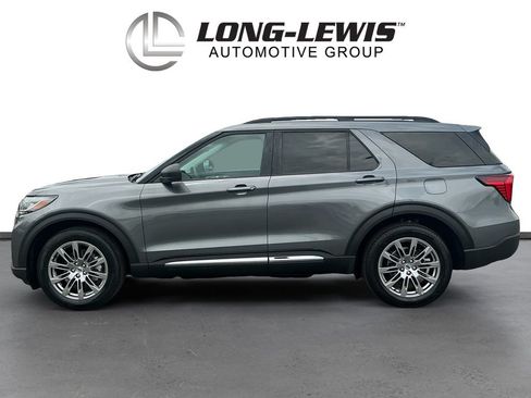 Used 2025 Ford Explorer Active w/ Active Comfort Package AWD/4WD image 2
