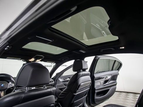 Used 2022 BMW 750i xDrive w/ M Sport Package image 23