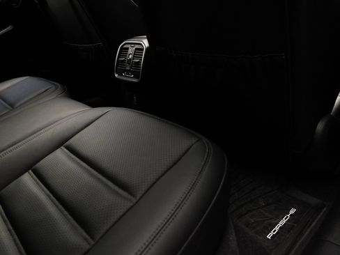 Certified 2026 Porsche Macan AWD/4WD image 33