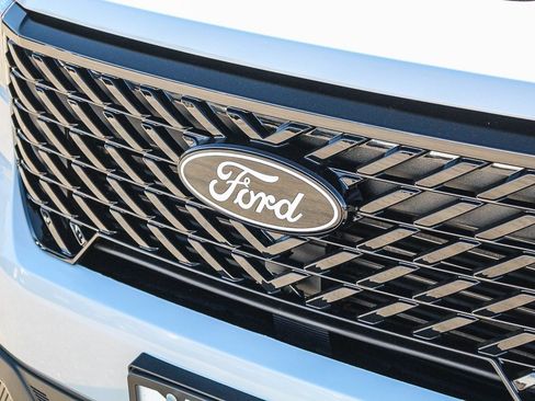 New 2025 Ford Maverick XLT w/ XLT Luxury Package image 5