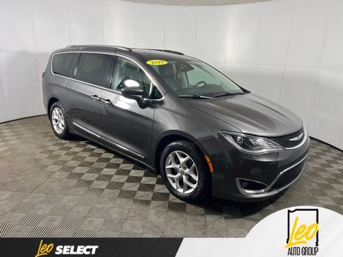 Used 2018 Chrysler Pacifica Touring-L Plus w/ Tire & Wheel Group FWD image 4