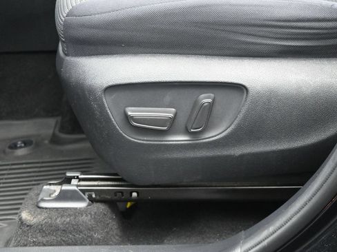 Used 2020 Toyota Highlander L AWD/4WD image 11