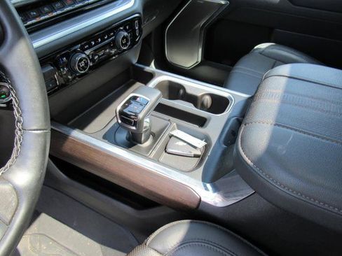 Used 2024 Chevrolet Silverado 1500 High Country w/ High Country Premium Package AWD/4WD image 19