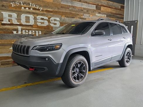 Used 2021 Jeep Cherokee Trailhawk w/ Trailer Tow Group AWD/4WD image 2