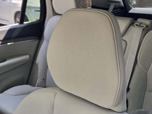 Certified 2025 Volvo XC90 T8 Plus w/ Protection Package Premier image 18