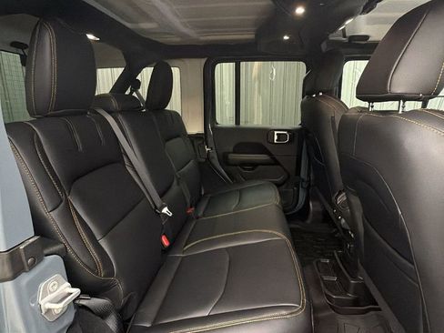 Used 2025 Jeep Wrangler Unlimited Sahara image 31