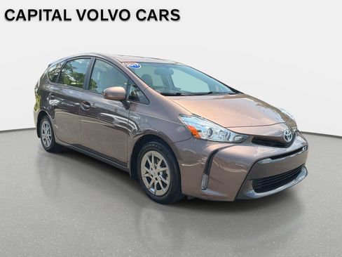 Used 2017 Toyota Prius V Four FWD image 8