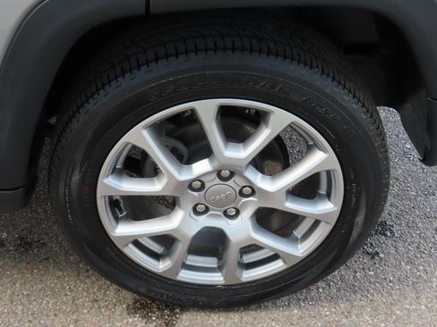 Used 2022 Jeep Compass Latitude image 15