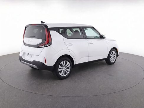 Used 2024 Kia Soul LX FWD image 4