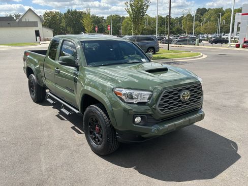 Used 2022 Toyota Tacoma TRD Sport w/ TRD Premium Sport Package AWD/4WD image 2