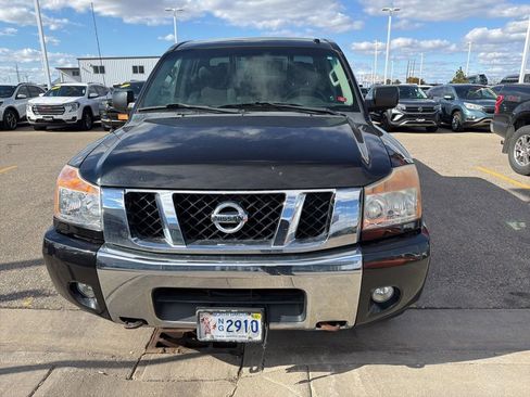 Used 2014 Nissan Titan SV w/ SV Value Truck Package AWD/4WD image 12