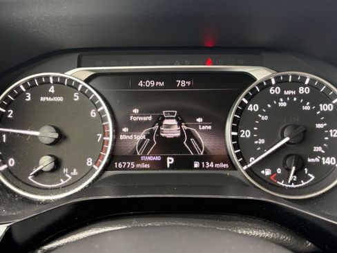 Used 2025 Nissan Pathfinder SV FWD image 43