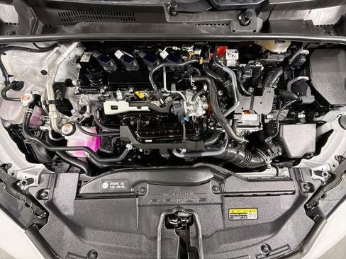 Certified 2025 Toyota Prius LE FWD image 29