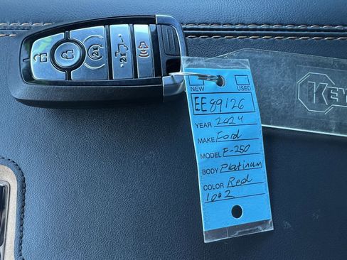 Used 2024 Ford F250 Platinum image 34