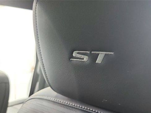 Used 2025 Buick Enclave Sport Touring FWD image 12