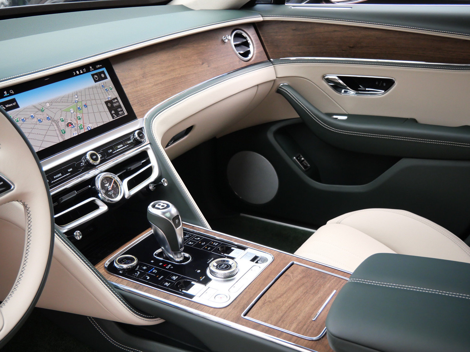 New 2026 Bentley Flying Spur V8 AWD/4WD image 14