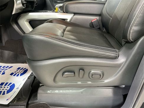 Used 2019 Nissan Titan PRO-4X w/ Pro-4x Convenience Package image 12