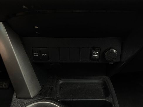 Used 2017 Toyota RAV4 XLE AWD/4WD image 23