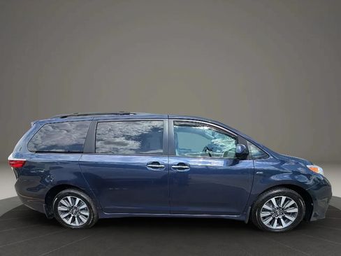 Used 2018 Toyota Sienna XLE AWD/4WD image 4