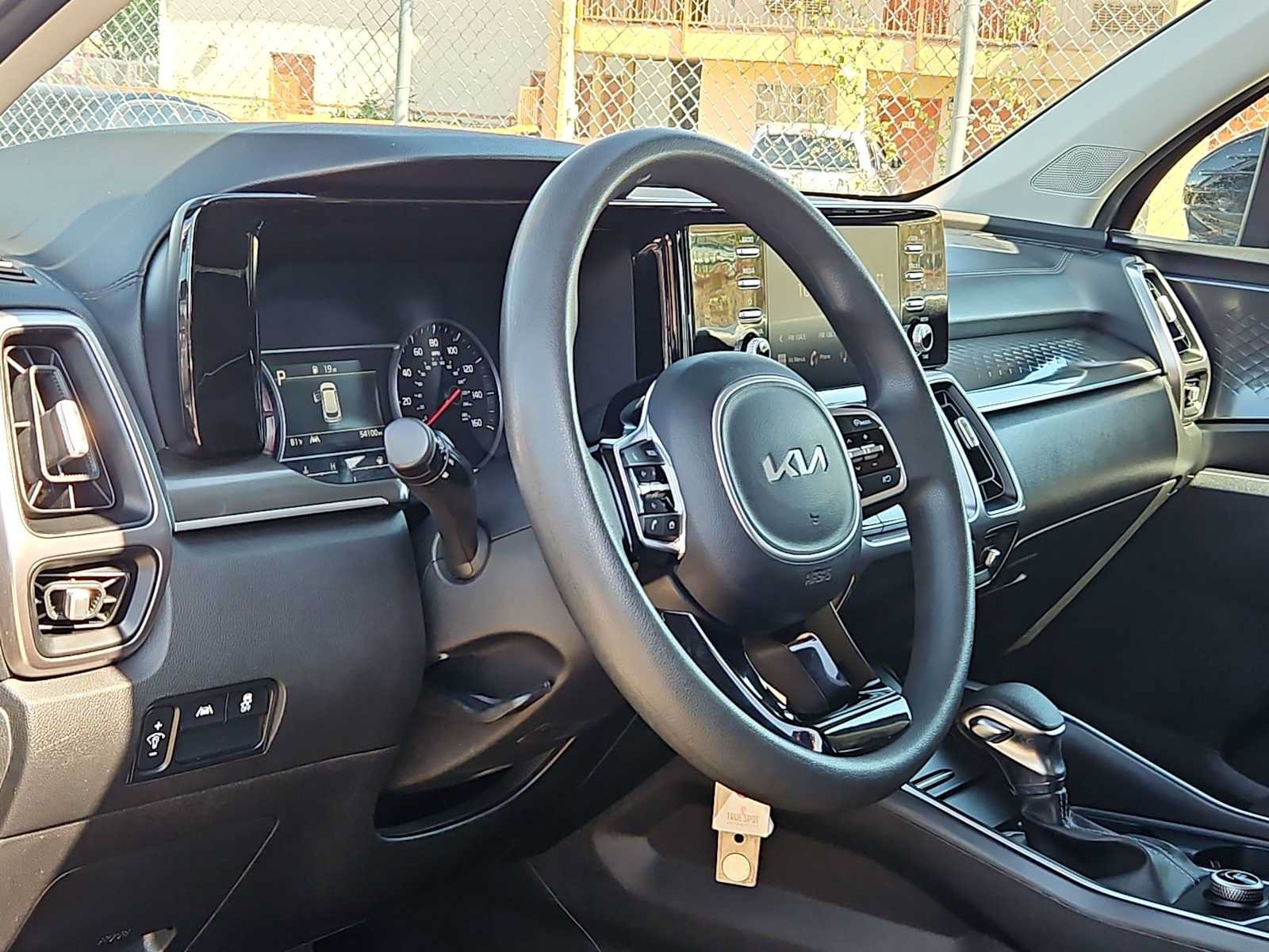 Used 2023 Kia Sorento LX FWD image 2