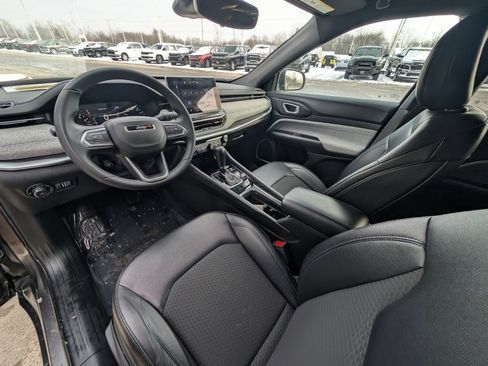Used 2024 Jeep Compass Latitude image 13