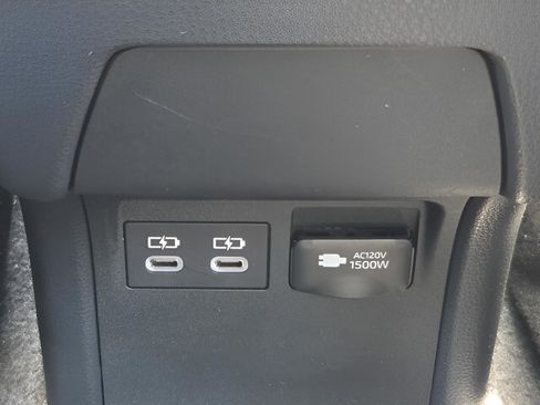 Used 2025 Toyota Prius Plug-In Hybrid FWD image 10