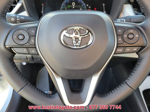 Certified 2025 Toyota Corolla SE image 18