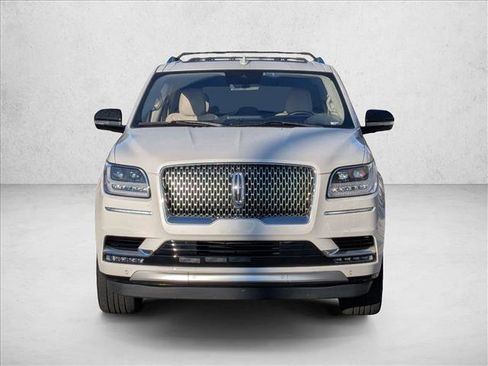 Used 2019 Lincoln Navigator Reserve image 2