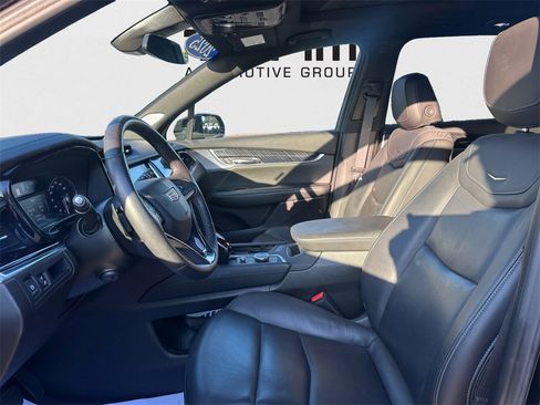 Used 2025 Cadillac XT6 Premium Luxury image 26