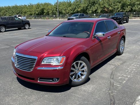 Used 2011 Chrysler 300 C RWD image 1