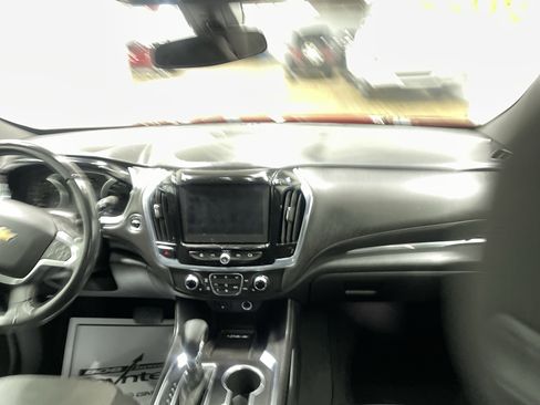 Used 2022 Chevrolet Traverse LT FWD image 23