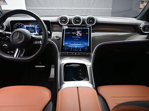 Used 2025 Mercedes-Benz GLC 300 image 9