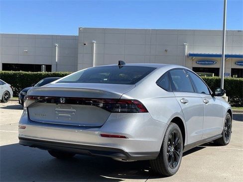 New 2025 Honda Accord SE image 4