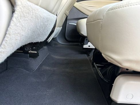 Used 2019 Buick Enclave Essence FWD image 20