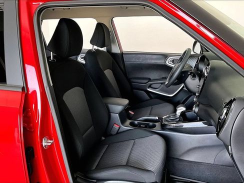 Used 2024 Kia Soul S FWD image 8