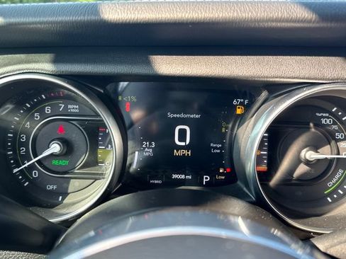 Used 2023 Jeep Wrangler Unlimited Sahara AWD/4WD image 16