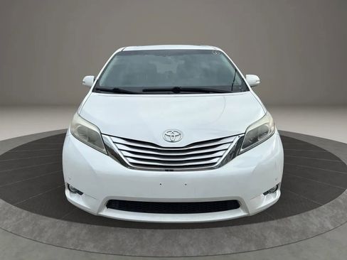 Used 2015 Toyota Sienna Limited Premium image 2