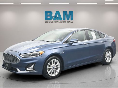 Used 2019 Ford Fusion Energi Titanium FWD image 4