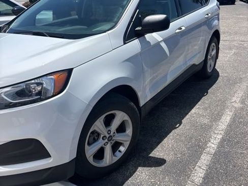 Used 2020 Ford Edge SE w/ Cargo Accessory Package FWD image 3